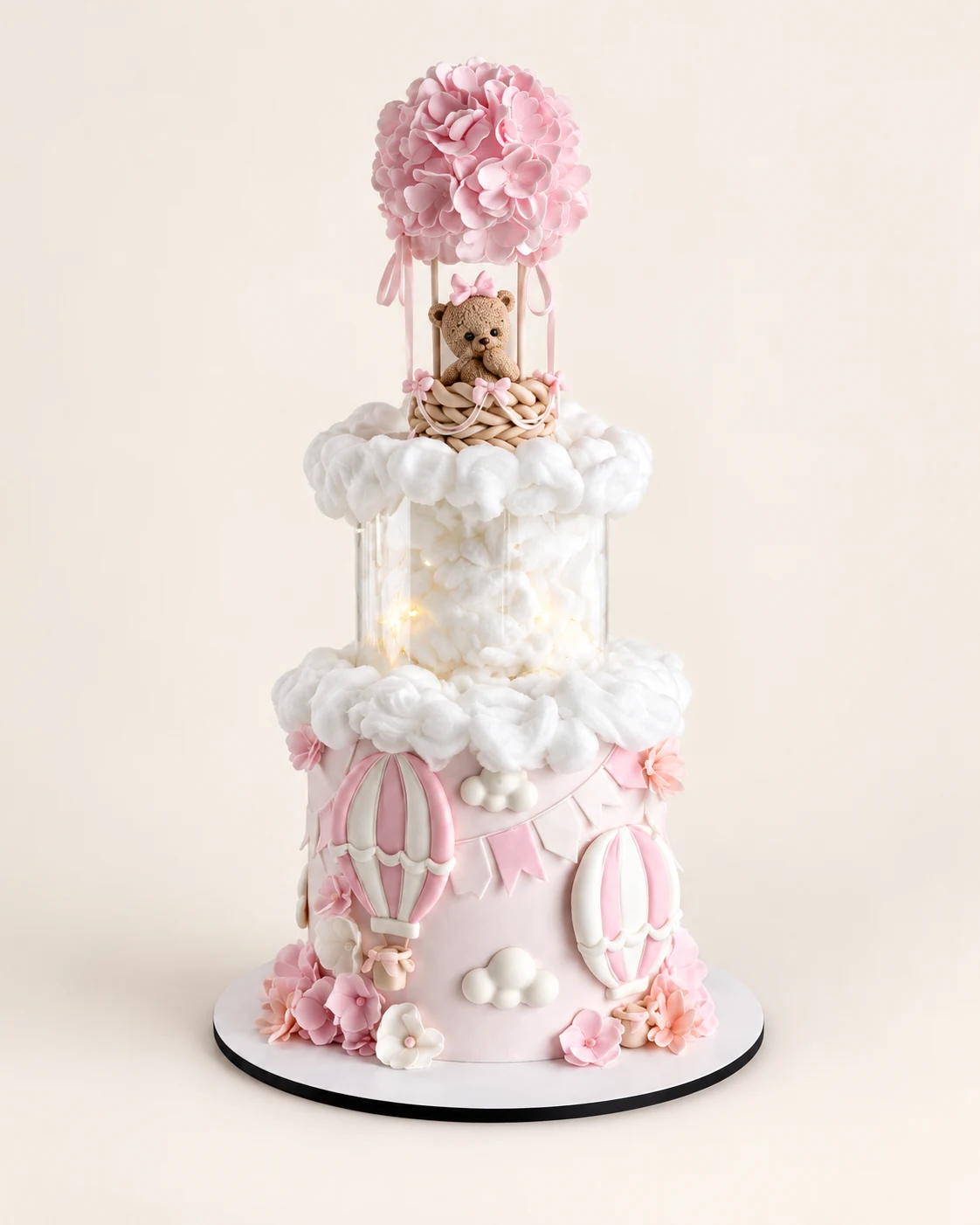 Rosafarbene Kindertorte mit Teddybär und Luftballons